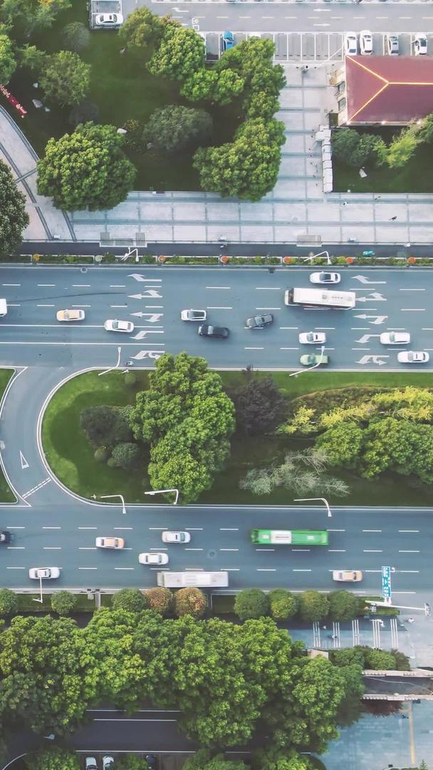延时摄影城市交通高峰环线堵车素材视频的预览图