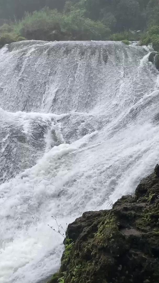 贵州黄果树瀑布景区银链坠潭瀑布视频的预览图