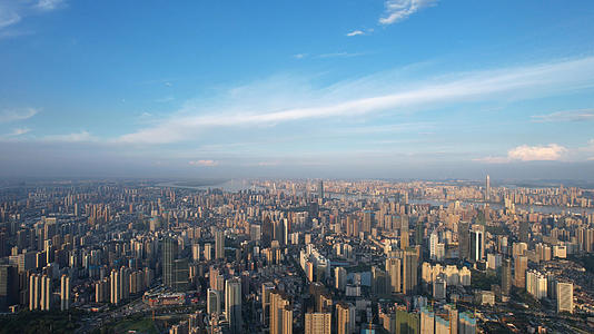 航拍城市蓝天白云自然天空天际线高楼群街景4k素材视频的预览图