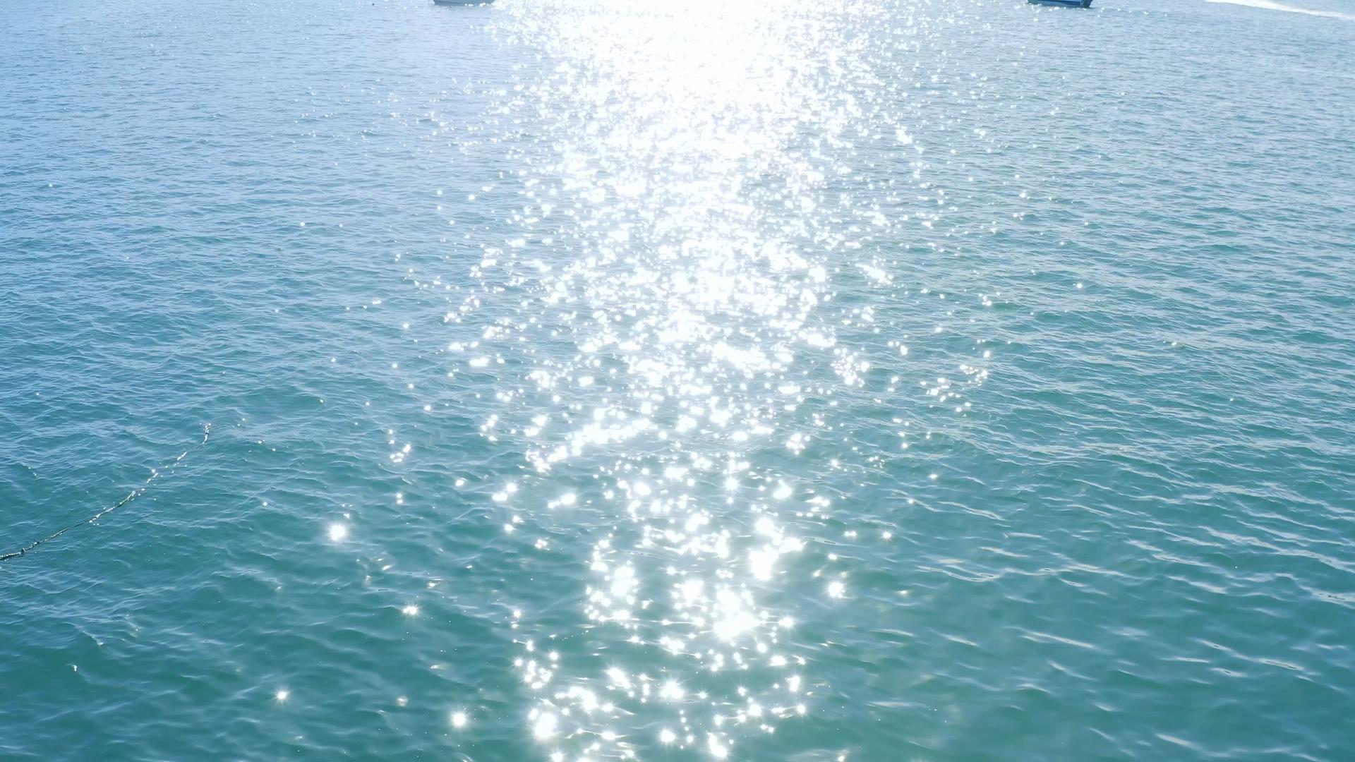 4K实拍海水水面波光粼粼视频素材视频的预览图