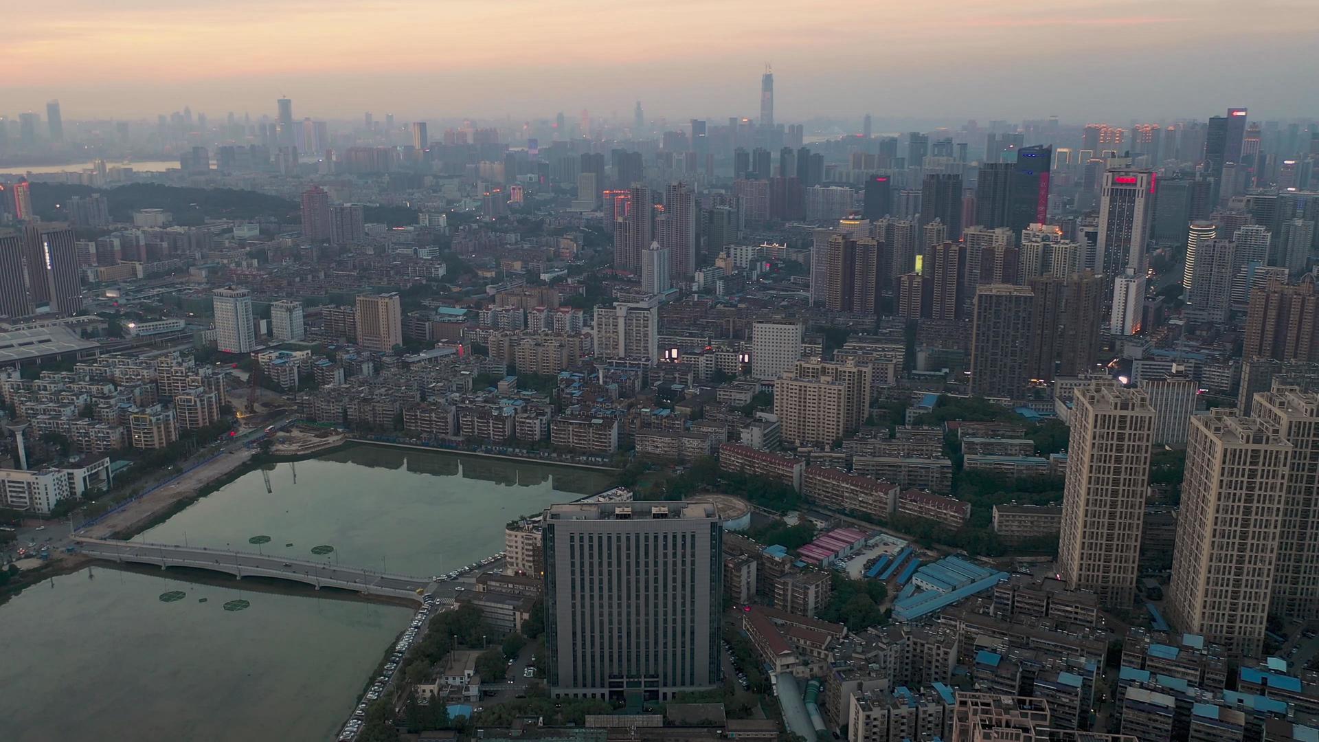 航拍武汉都市风光视频的预览图