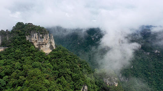 世界自然遗产贵州施秉云台山喀斯特地貌风光视频的预览图
