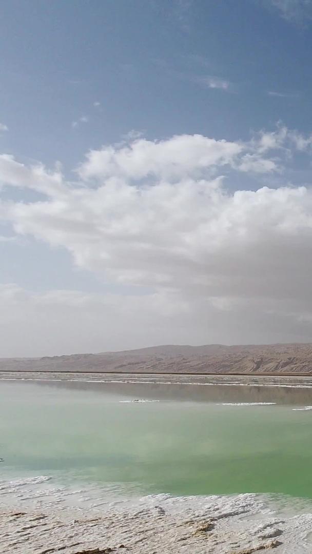 浩瀚的悬崖翡翠湖大西北的天空自然风光延迟视频的预览图