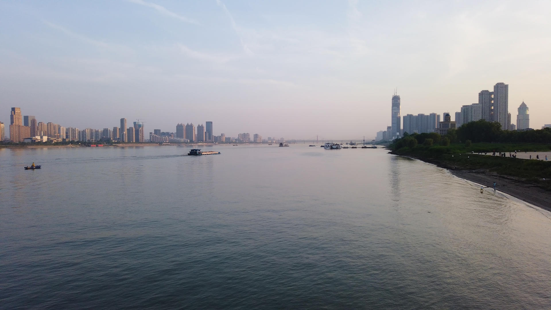 延时摄影风光城市过江轮渡上看长江江景风景4k素材视频的预览图