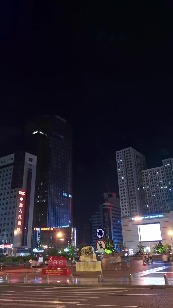 鞍山城市地标胜利广场车流灯光视频的预览图