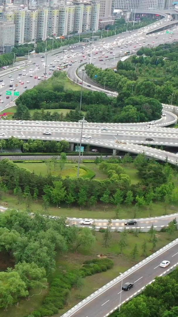河南郑州城市交通航拍视频视频的预览图