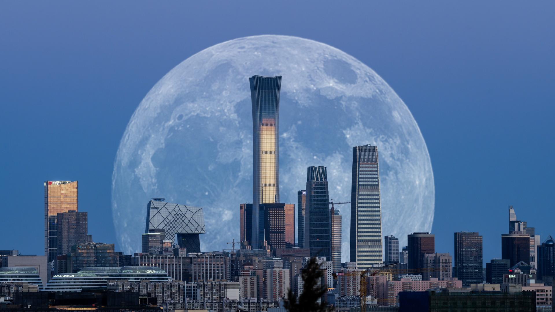 北京城市的超级满月视频的预览图