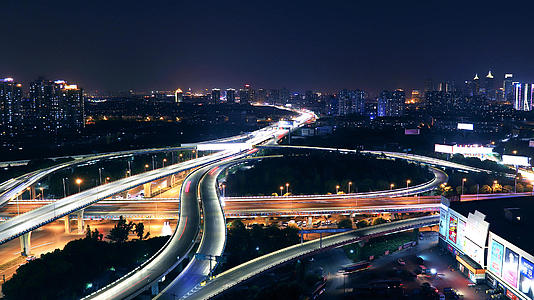 4K城市夜景交通枢纽延时视频的预览图