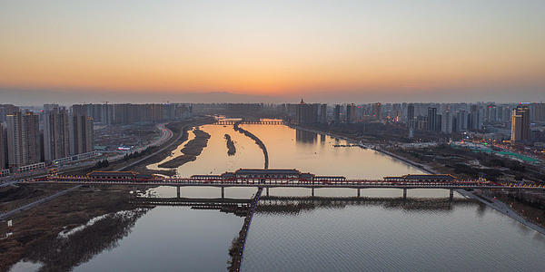 渭河咸阳古城城市日落视频的预览图
