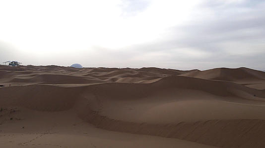 4k实拍宁夏沙坡头5A景区沙漠视频的预览图