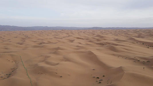 4k实拍宁夏沙坡头5A景区沙漠视频的预览图