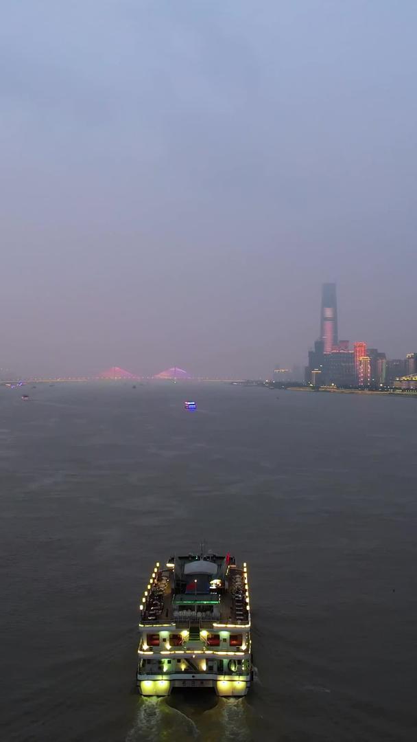 跟随航拍长江客运游轮江景夜景灯光秀素材视频的预览图
