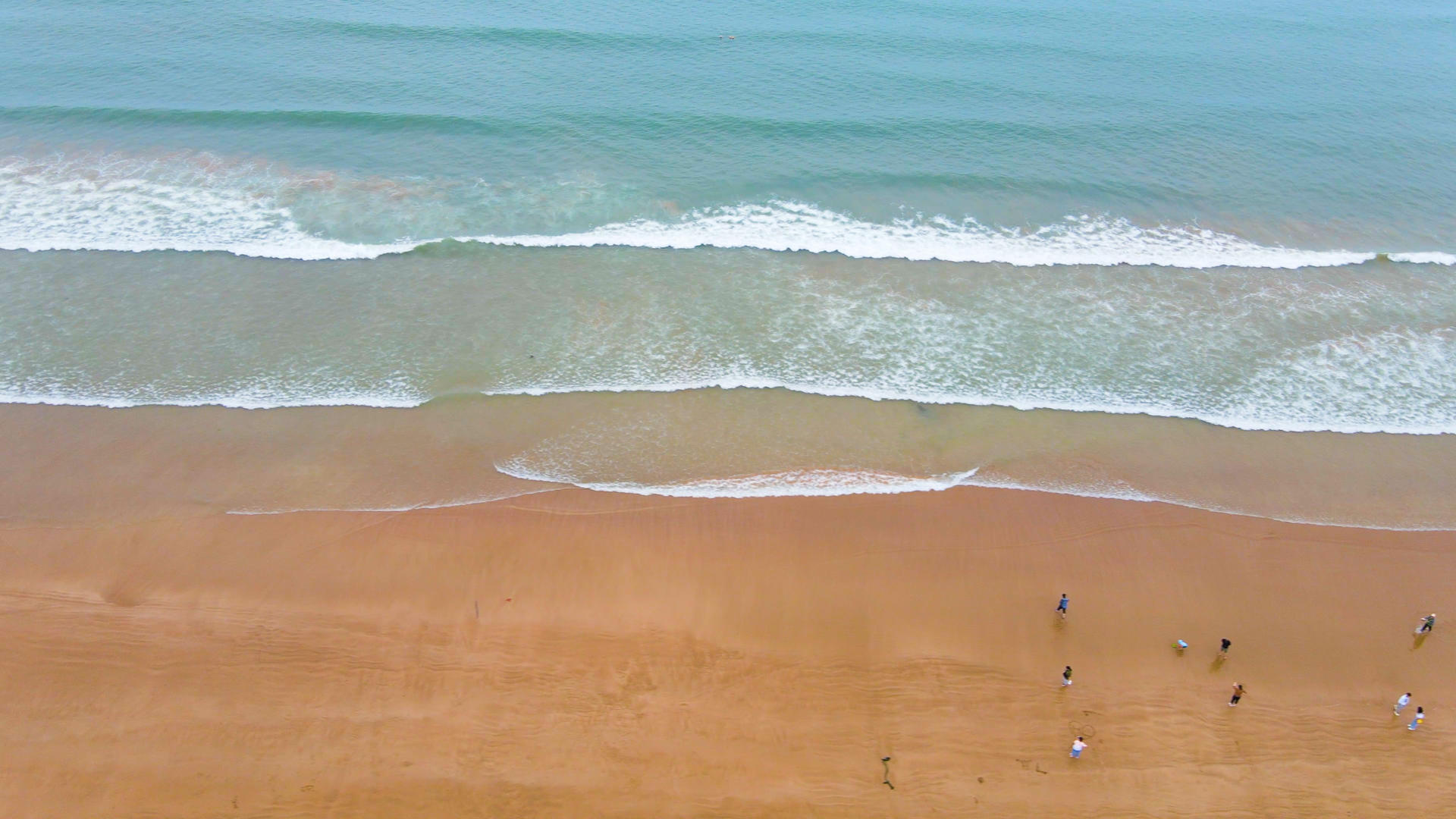 4K航拍海边沙滩视频的预览图