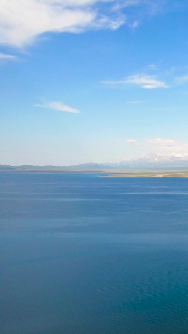 航拍5A赛里木湖自然风光视频视频的预览图