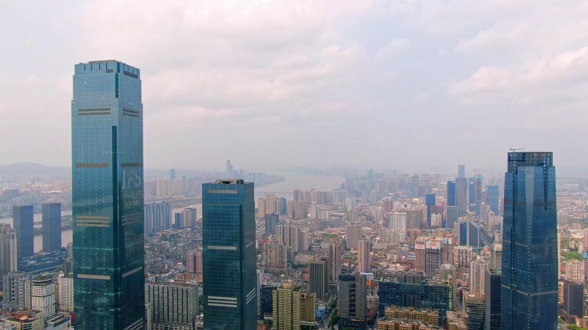 4K航拍湖南第一高楼视频的预览图