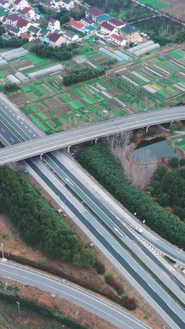 疫情期间上海高速公路视频的预览图