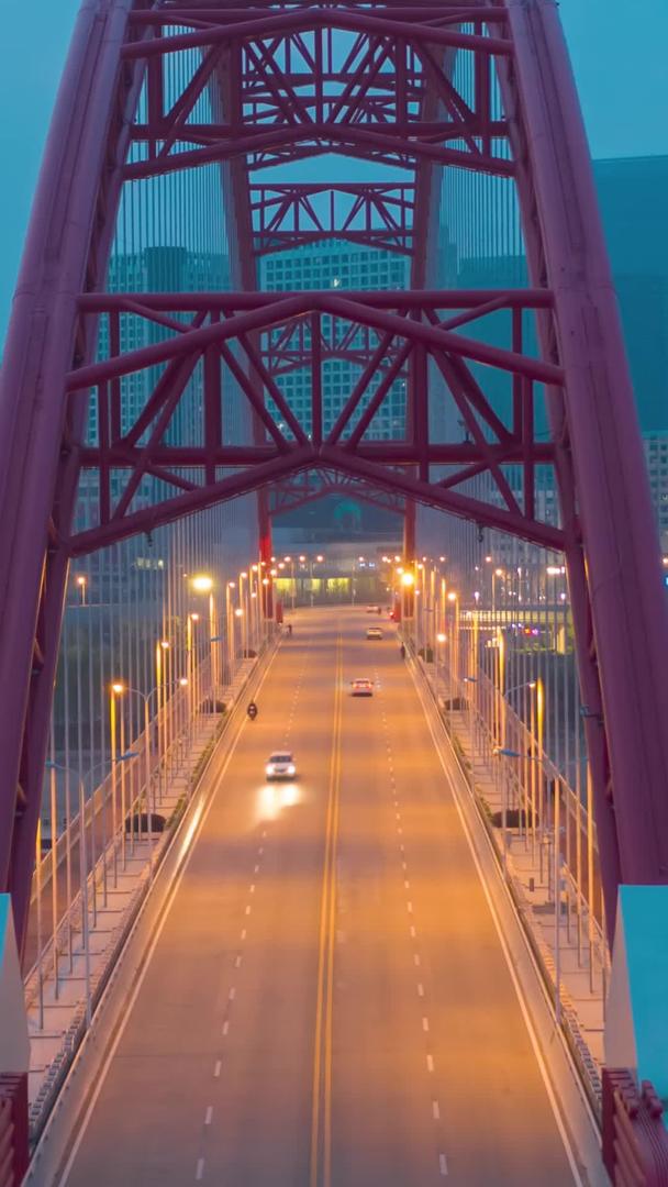 武汉红色晴川桥航拍延时摄影夜景视频的预览图