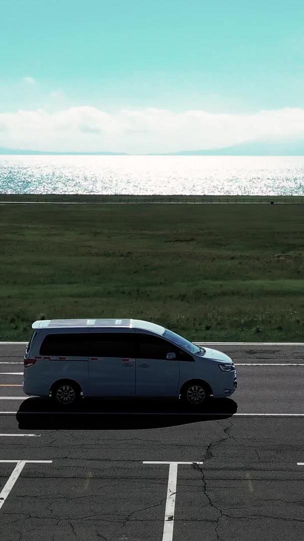 新疆赛里木湖航拍自驾游视频的预览图