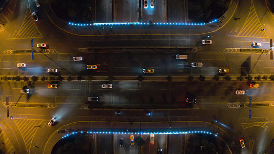 城市交通4K夜景航拍视频的预览图