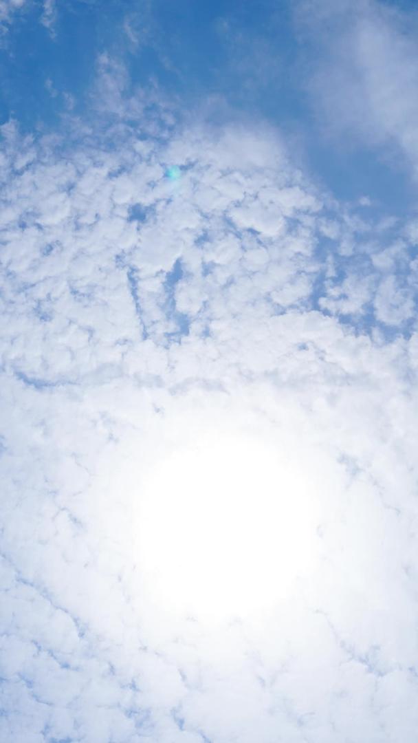 清新的蓝天白云下太阳云下视频的预览图