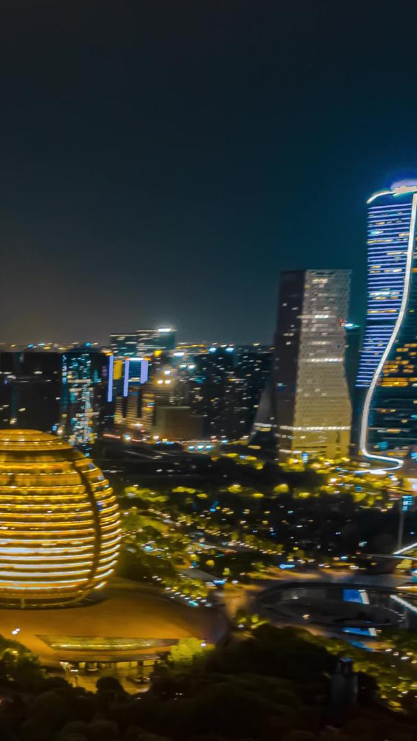 航拍移动延时钱江新城杭州CBD日月同辉夜景视频的预览图