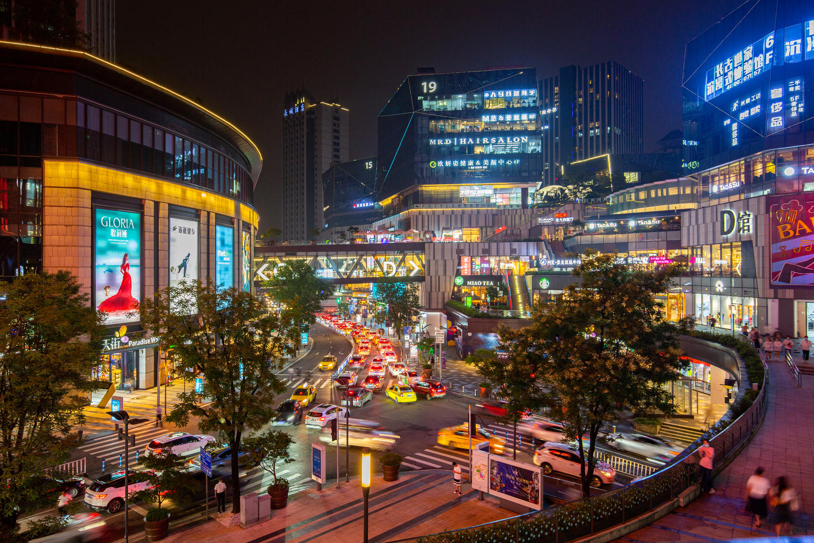 4K重庆九龙坡区大坪天街商圈CBD视频的预览图