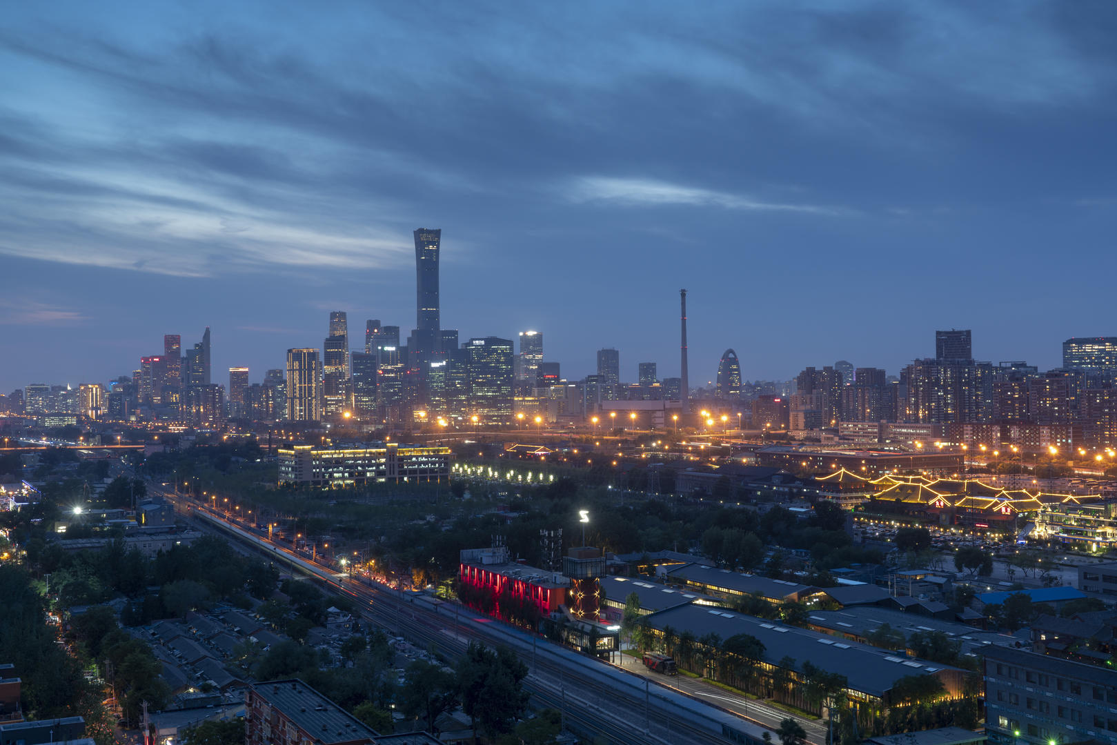 日落后夜景北京国贸延时视频的预览图