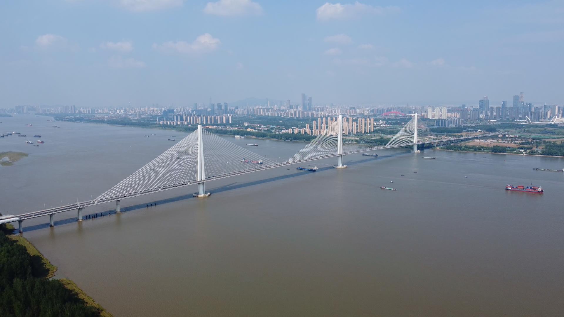 南京长江五桥航拍视频的预览图