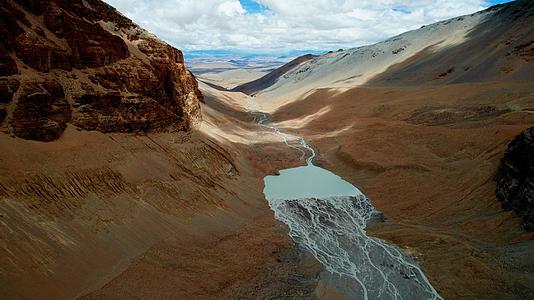 航拍西藏溪谷视频的预览图