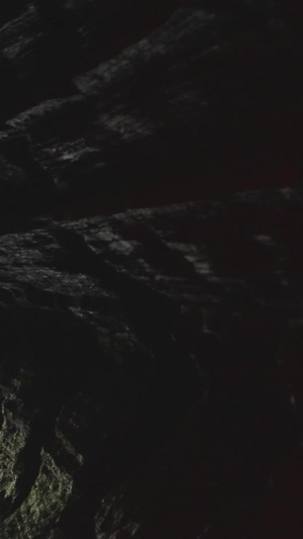 湖北恩施利川5A级景区旅游腾龙洞内狭窄崎岖的山路素材慢慢升级拍摄视频的预览图