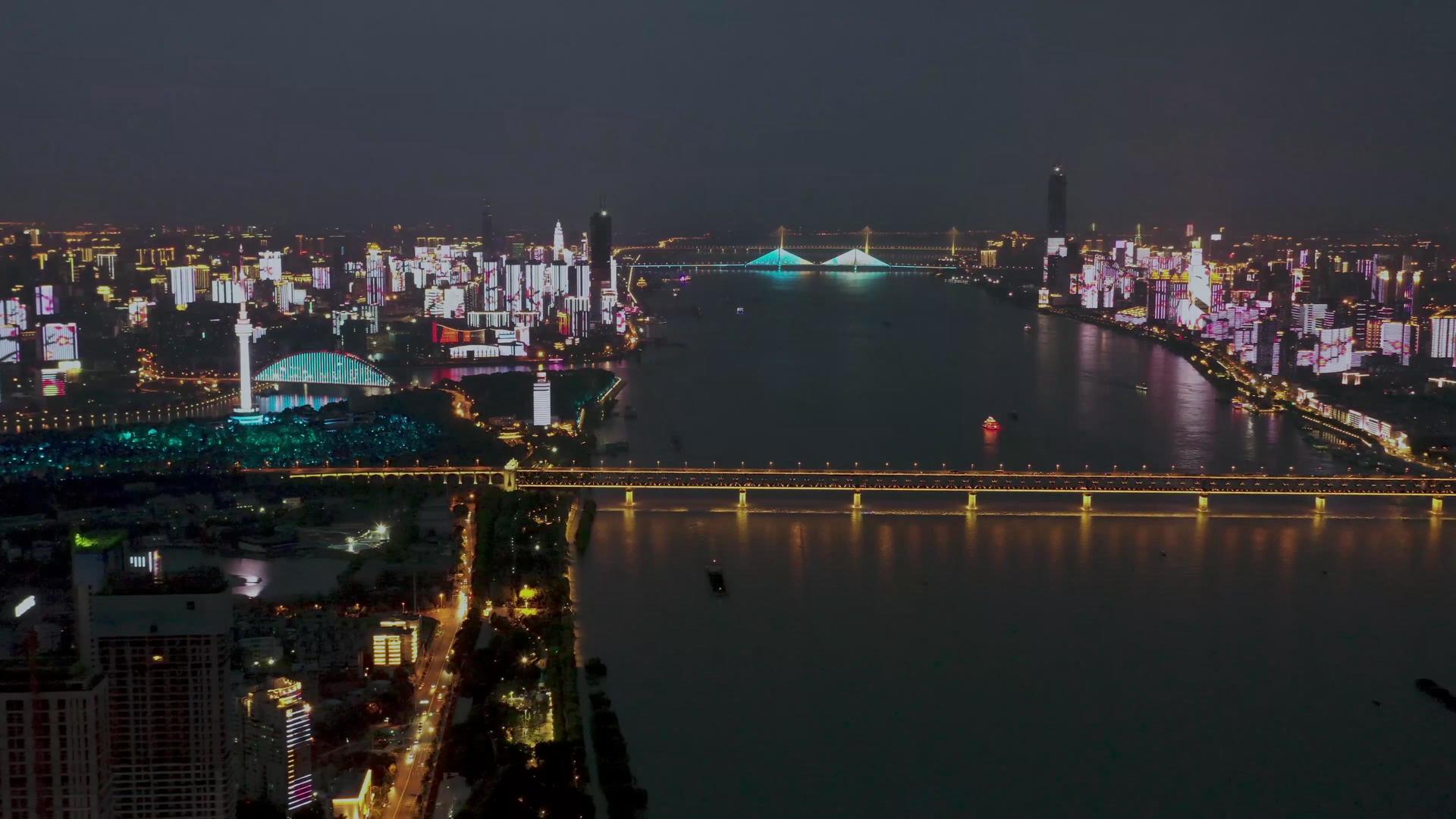 武汉城市长江灯光秀视频的预览图