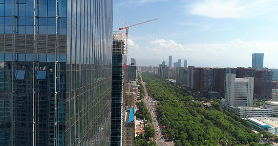 垂直俯拍城市4K航拍视频的预览图