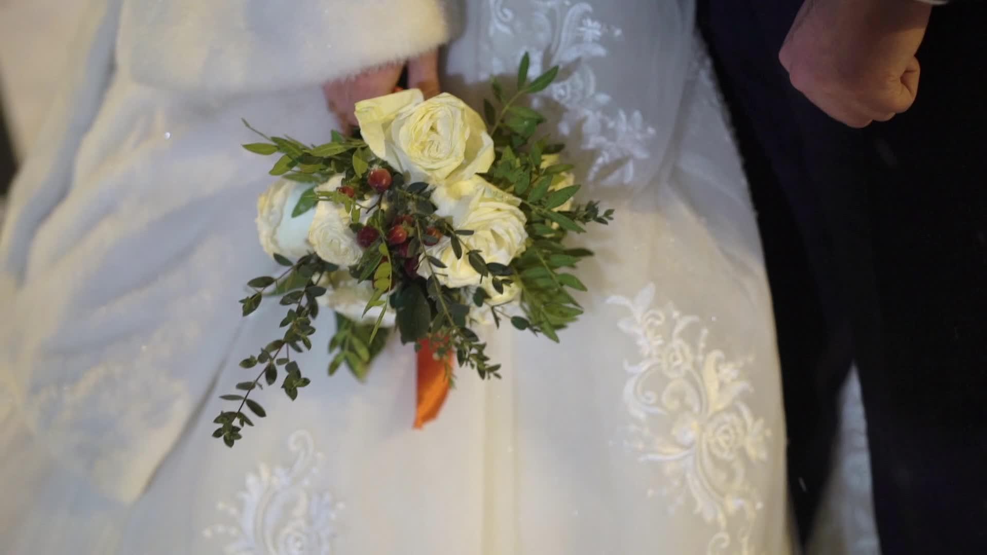 新娘带花束视频的预览图