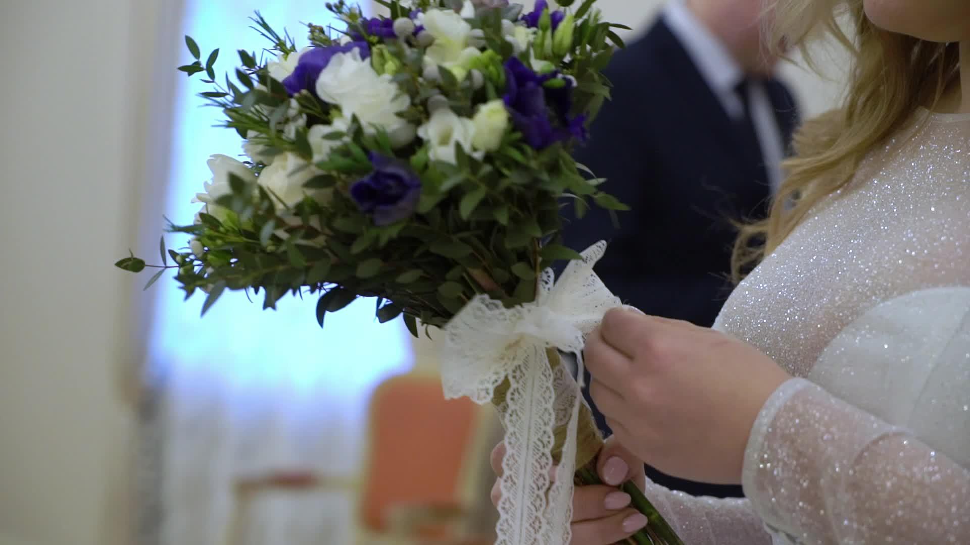 新娘的白花束视频的预览图