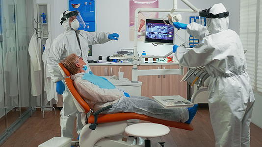 牙科牙科保护诉讼使用医疗器械检查牙齿视频的预览图