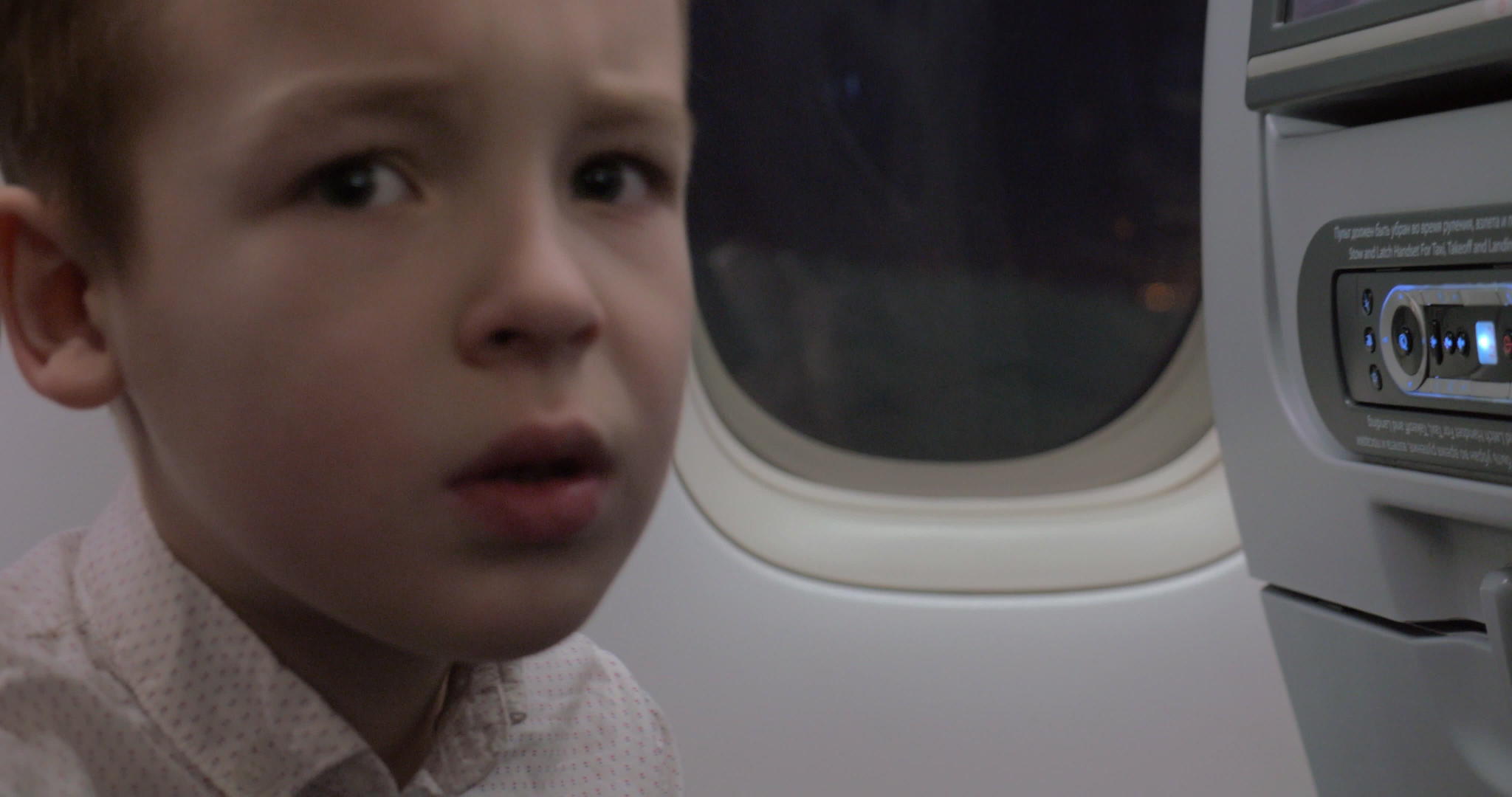 孩子们拒绝在飞机上吃药视频的预览图