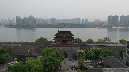 襄阳城墙临汉门航拍视频的预览图