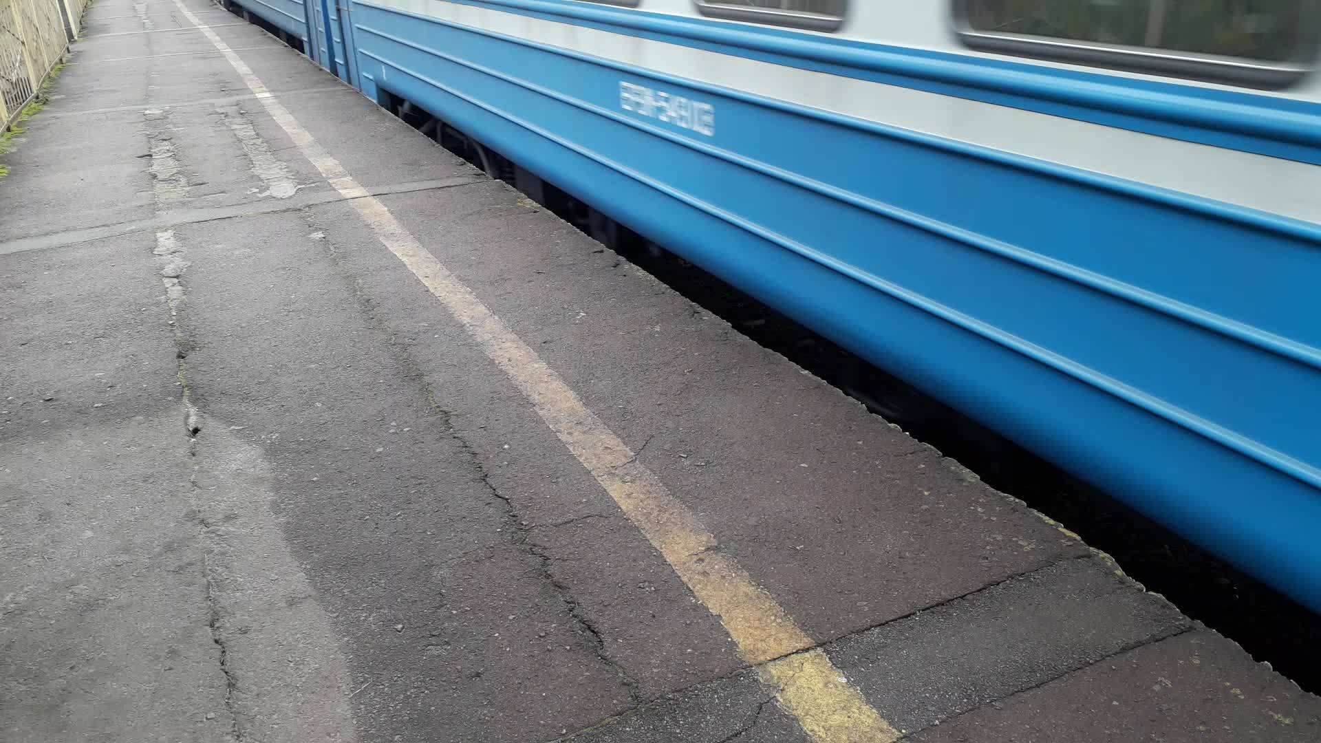 火车到达火车站视频的预览图