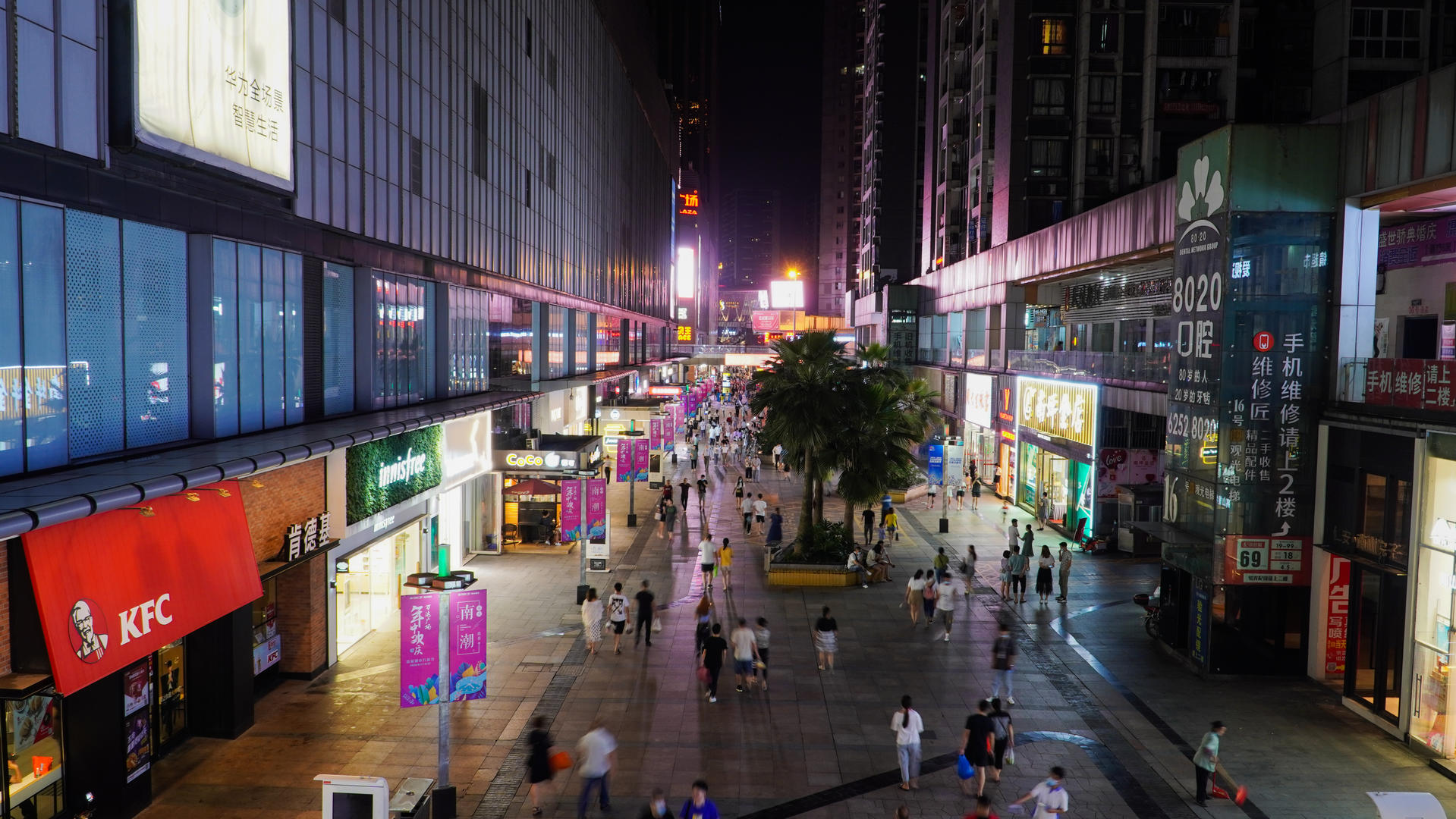 重庆南坪万达广场步行街人流延时视频的预览图