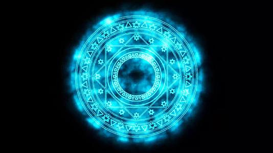 魔法星六边形标志着黑屏周围的蓝色火焰能量视频的预览图