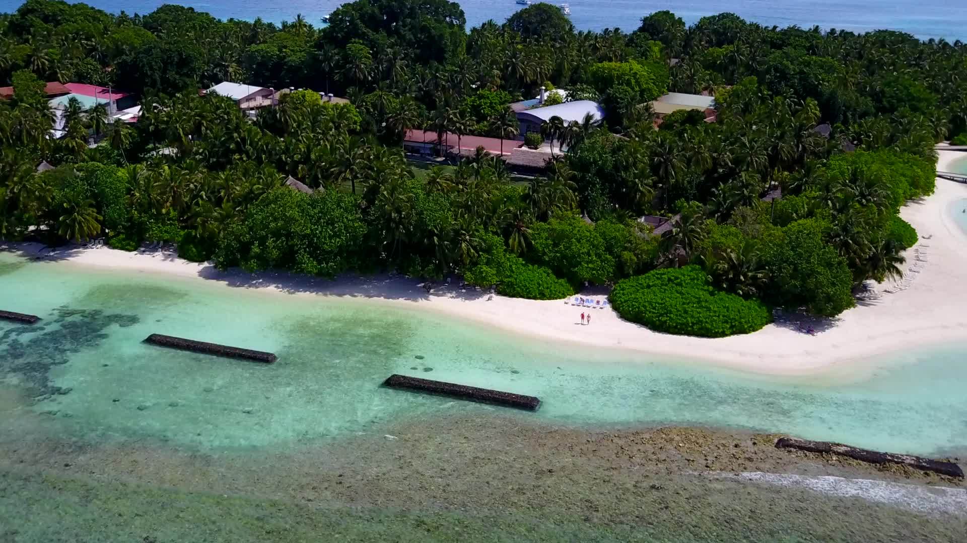 以绿松石环礁为背景的白沙环礁湖海白沙ACN.9WG视频的预览图