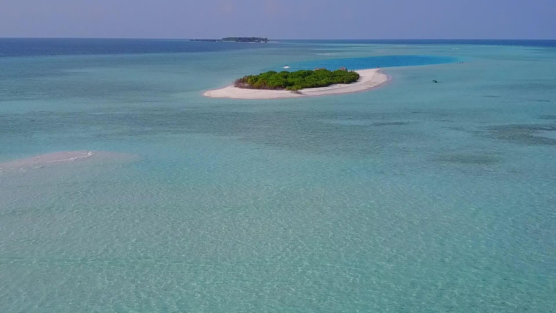 绿松石环礁湖沙土背景干净海底海滩视频的预览图