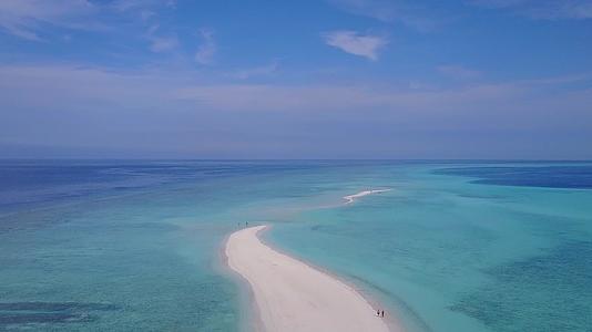 浅海和白沙背景热带海滨海滩度假热带海滨风景图案视频的预览图