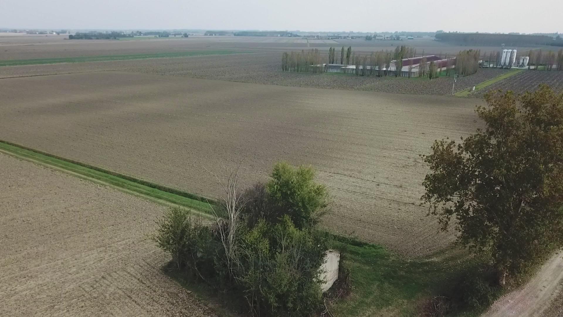 无人驾驶飞机6从上面射击视频的预览图