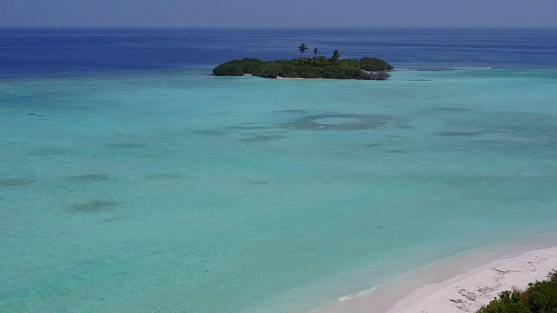 伊德利克湾海滩风景浅沙背景清水视频的预览图