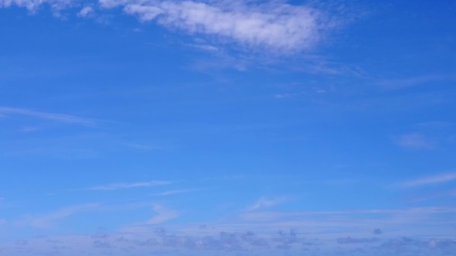 海洋透明清洁沙地背景视频的预览图