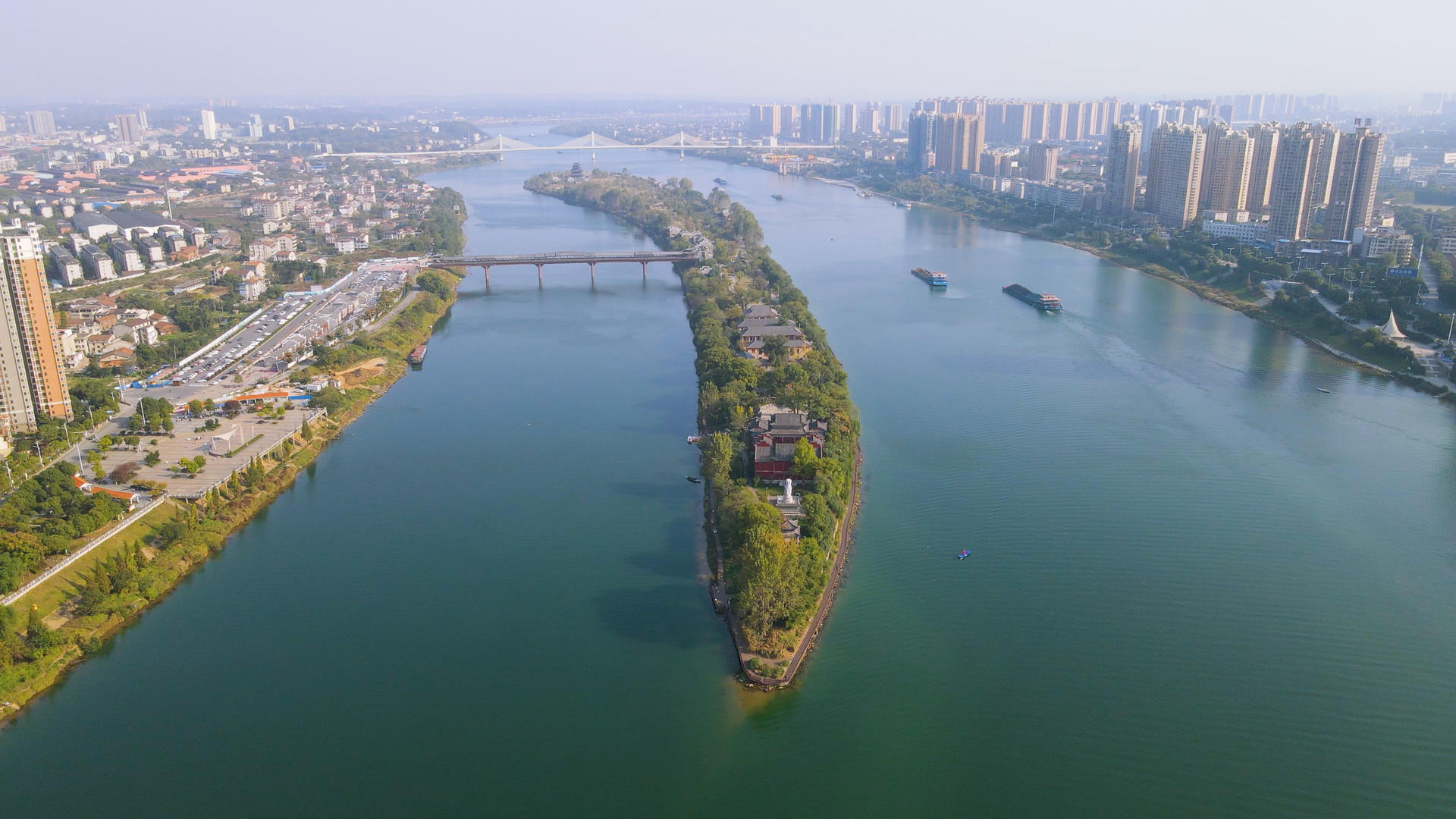 4K航拍湖南衡阳湘江东洲岛视频的预览图