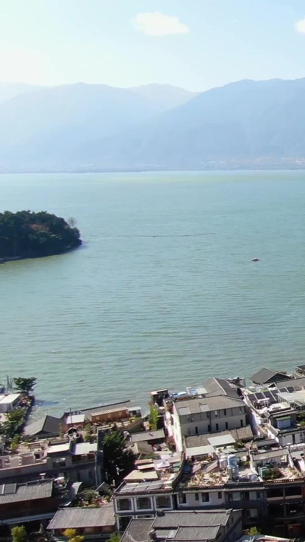 云南洱海湖泊航拍双廊古镇全景视频视频的预览图