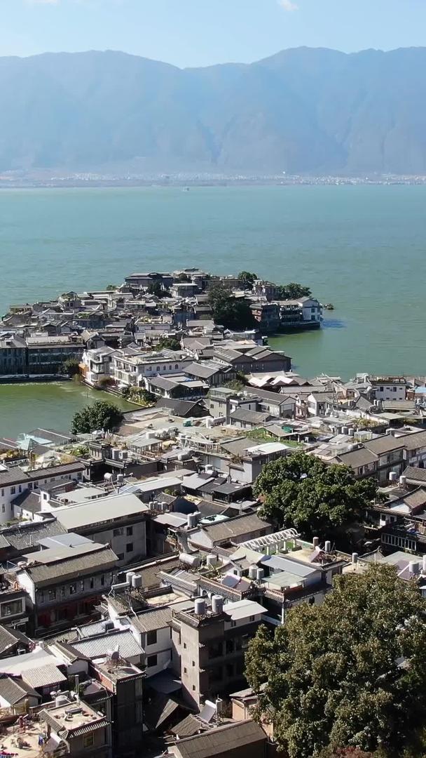 云南洱海湖泊航拍双廊古镇全景视频视频的预览图
