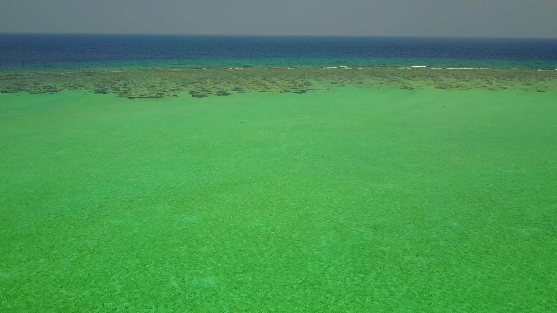 美丽的海湾海景视频的预览图